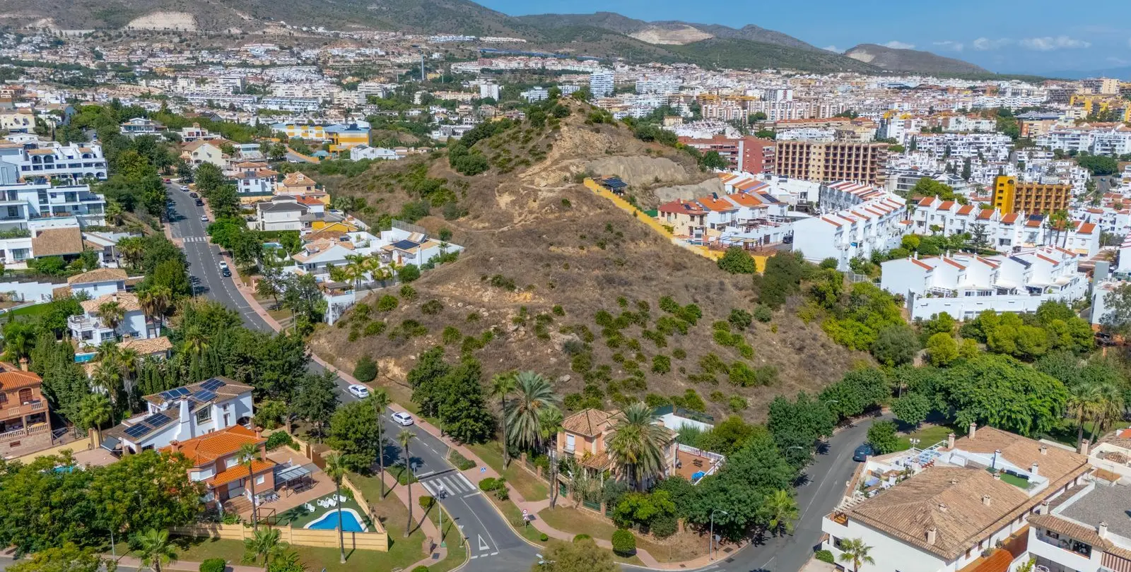 Sale of residential plot in Torrequebrada 17