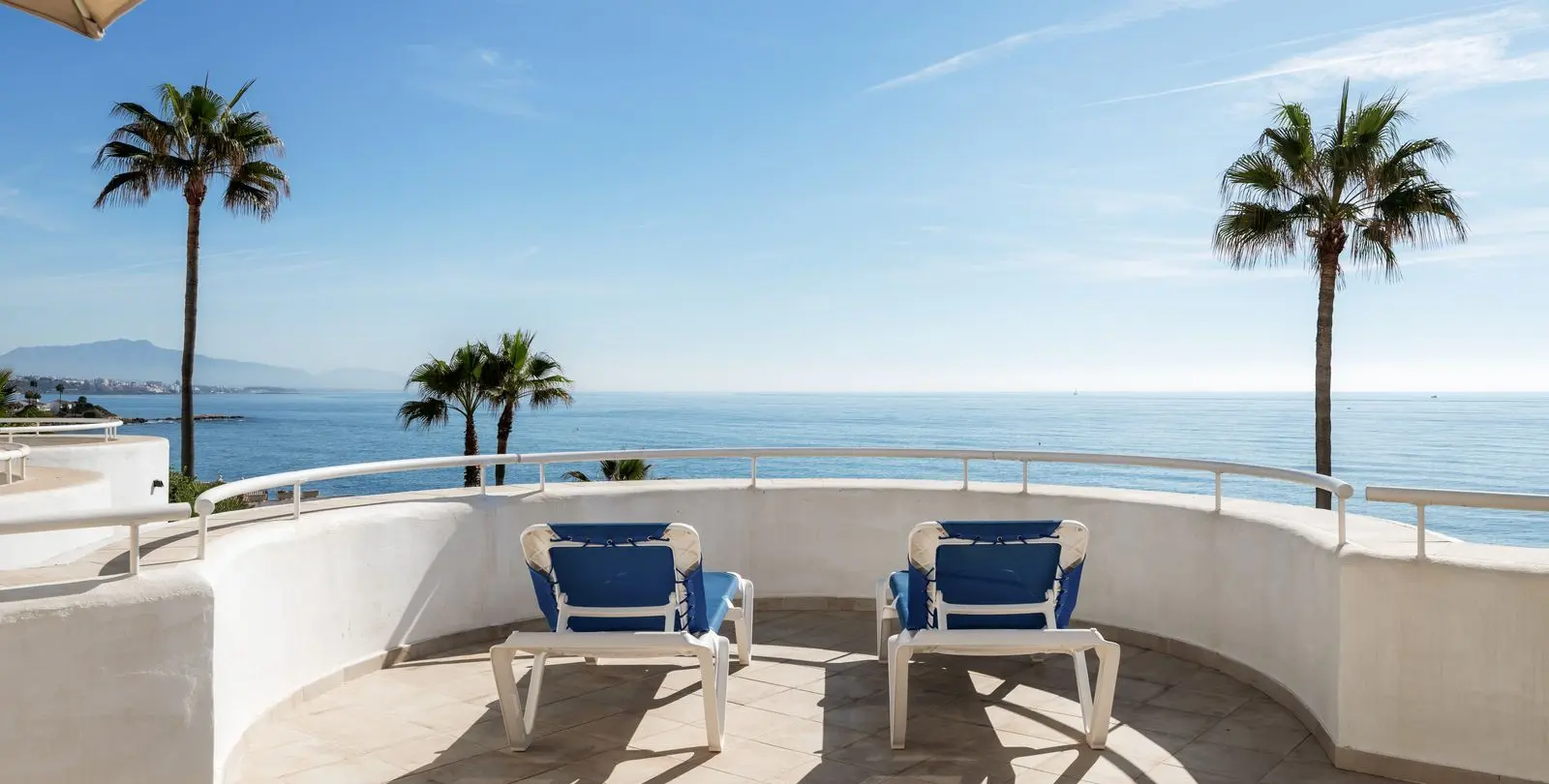 Sale of ground floor apartment in Estepona 1