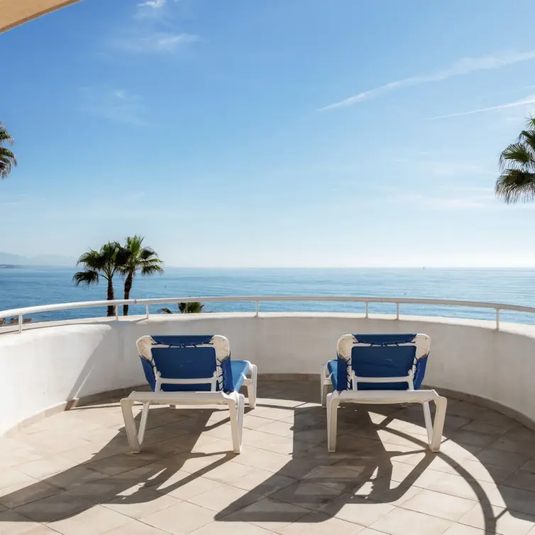 Sale of ground floor apartment in Estepona