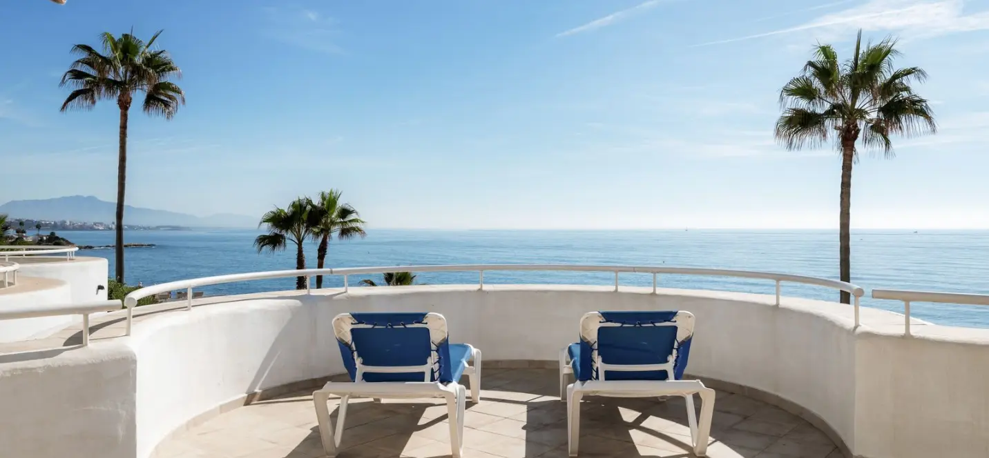 Sale of ground floor apartment in Estepona 0