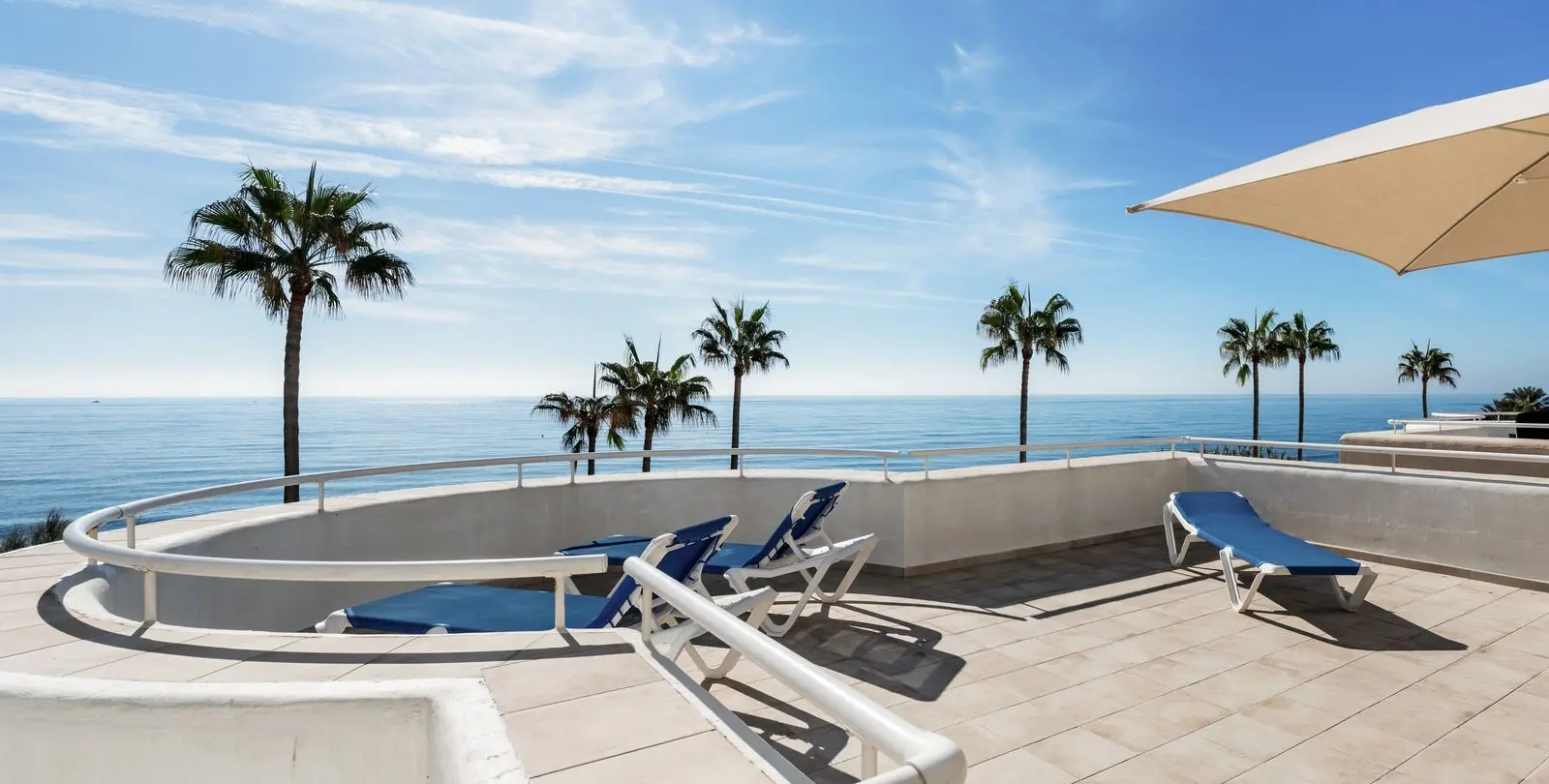 Sale of ground floor apartment in Estepona 2