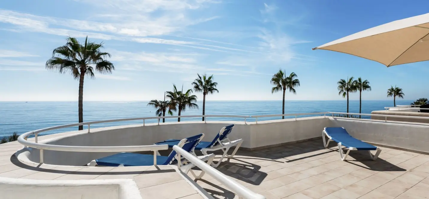 Sale of ground floor apartment in Estepona 1