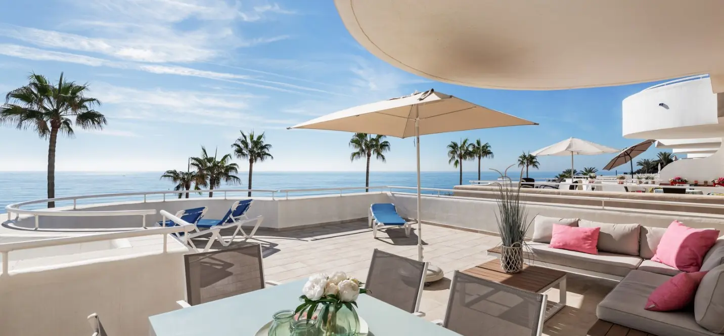Sale of ground floor apartment in Estepona 2