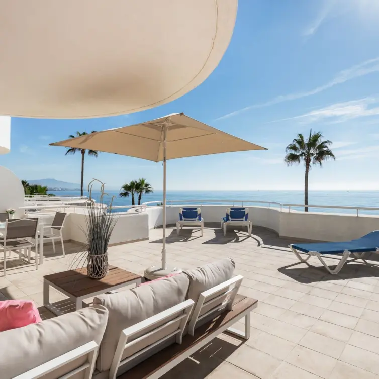 Sale of ground floor apartment in Estepona