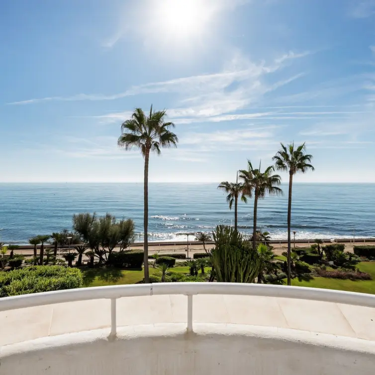 Sale of ground floor apartment in Estepona