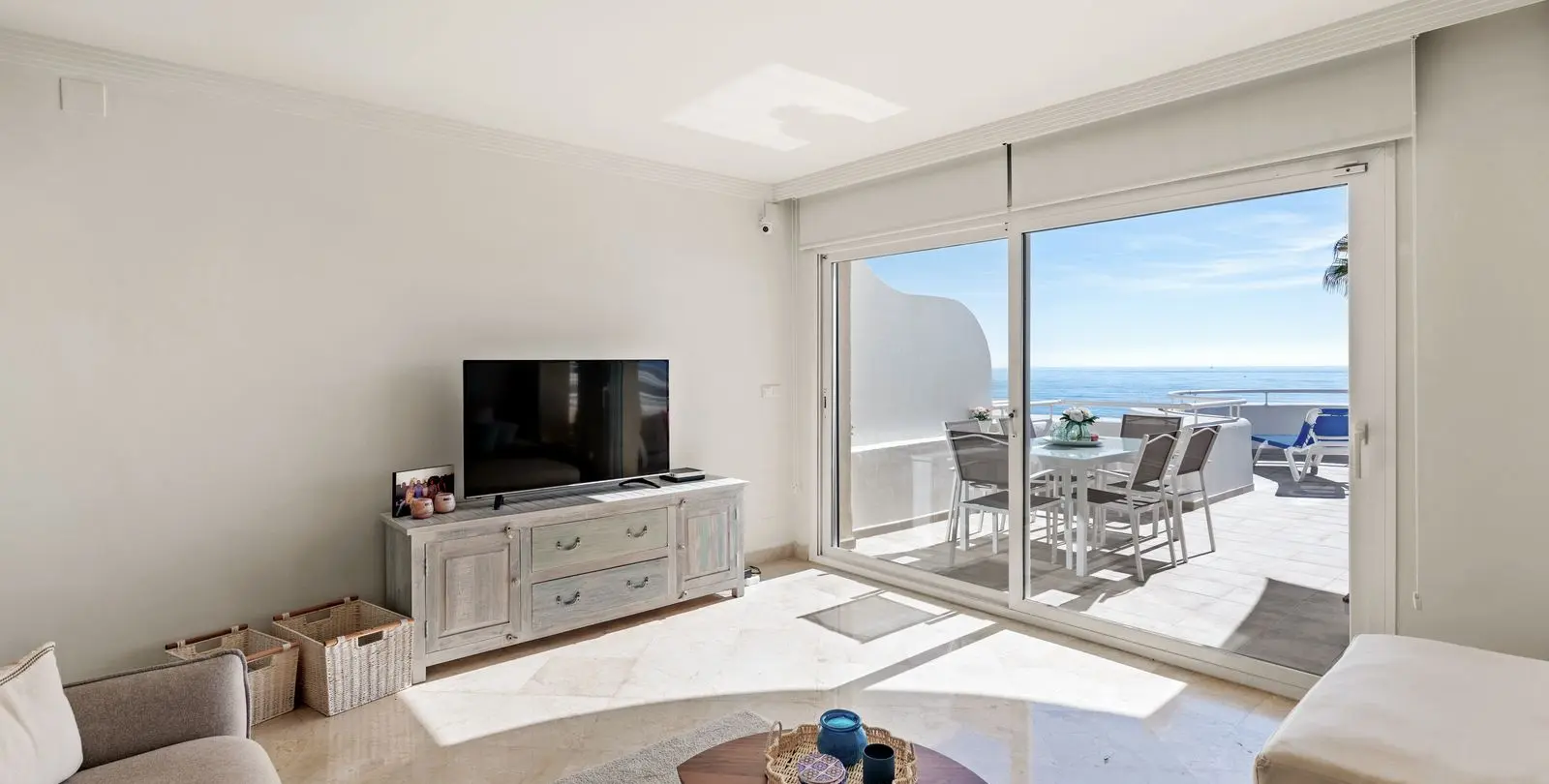 Sale of ground floor apartment in Estepona 11