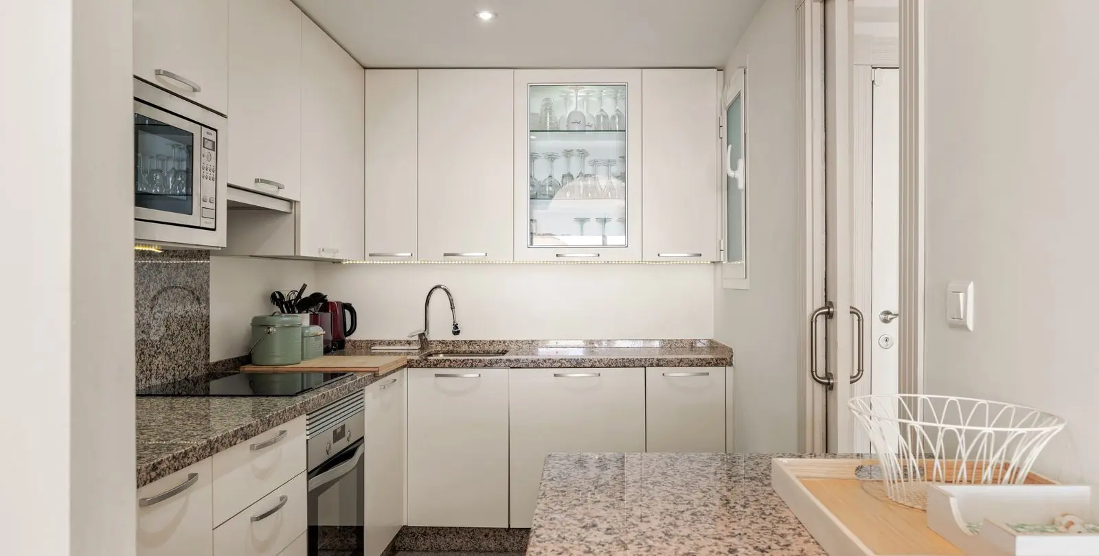 Sale of ground floor apartment in Estepona 15