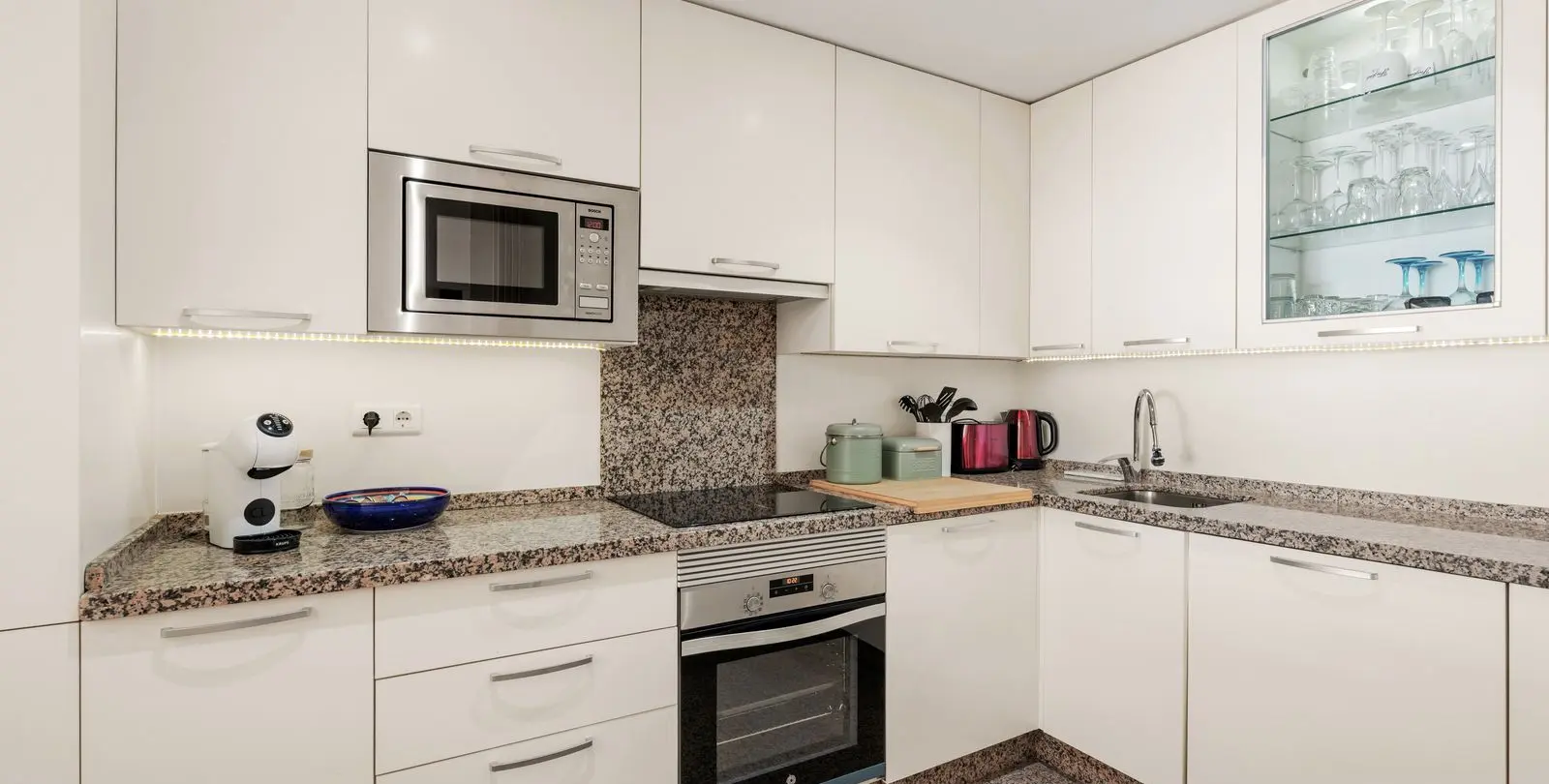 Sale of ground floor apartment in Estepona 16
