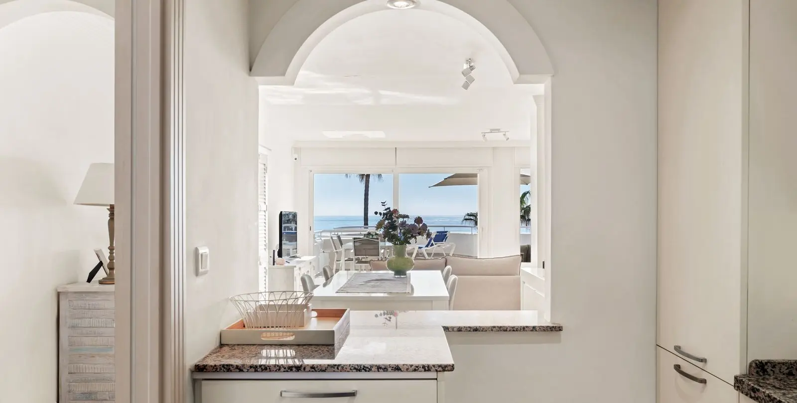 Sale of ground floor apartment in Estepona 17