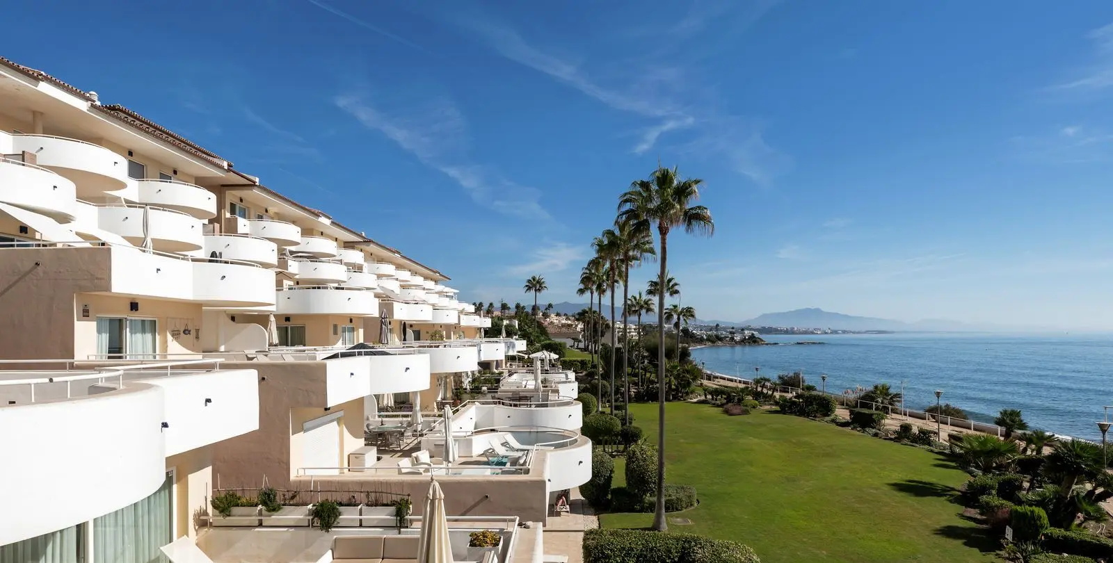 Sale of ground floor apartment in Estepona 28