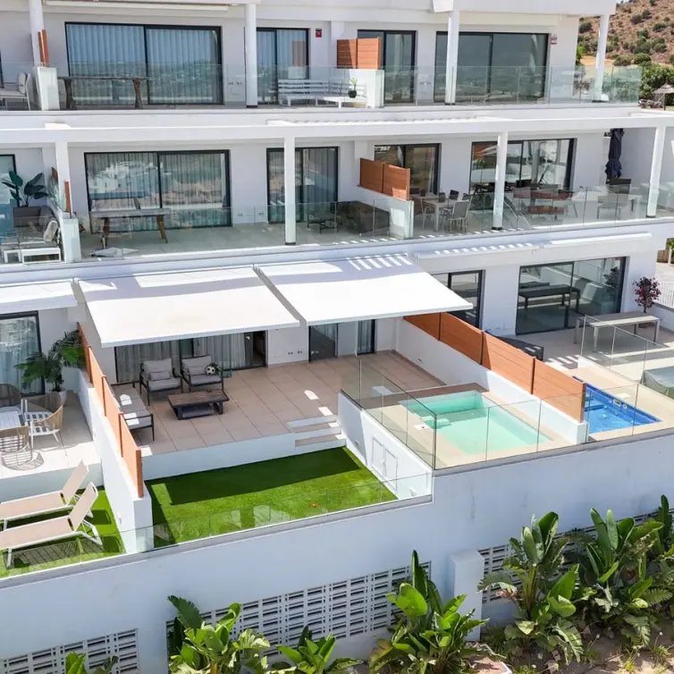 Продажа апартаментов на среднем этаже в Calanova Golf