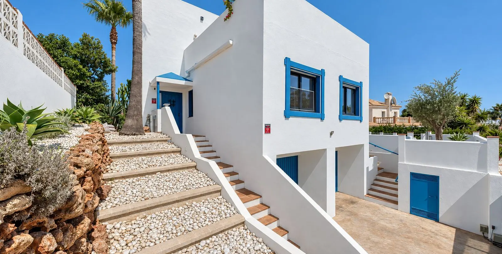 Sale of detached villa in Cerros del Aguila 1