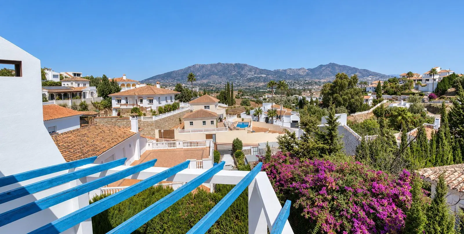 Sale of detached villa in Cerros del Aguila 2