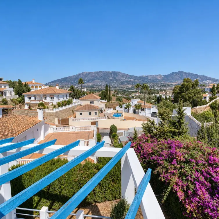 Sale of detached villa in Cerros del Aguila