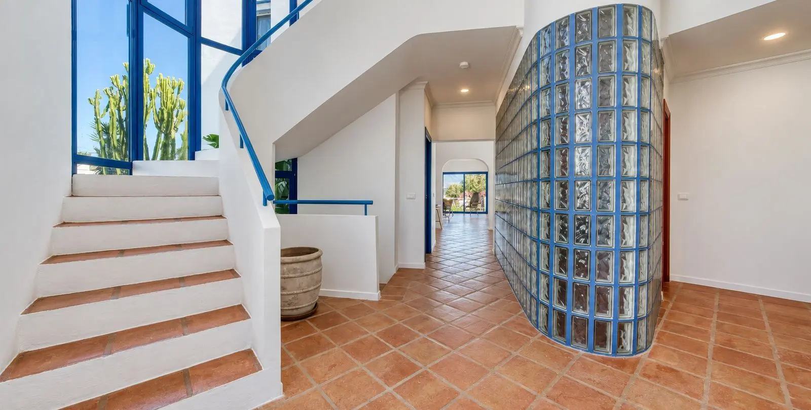 Sale of detached villa in Cerros del Aguila 3