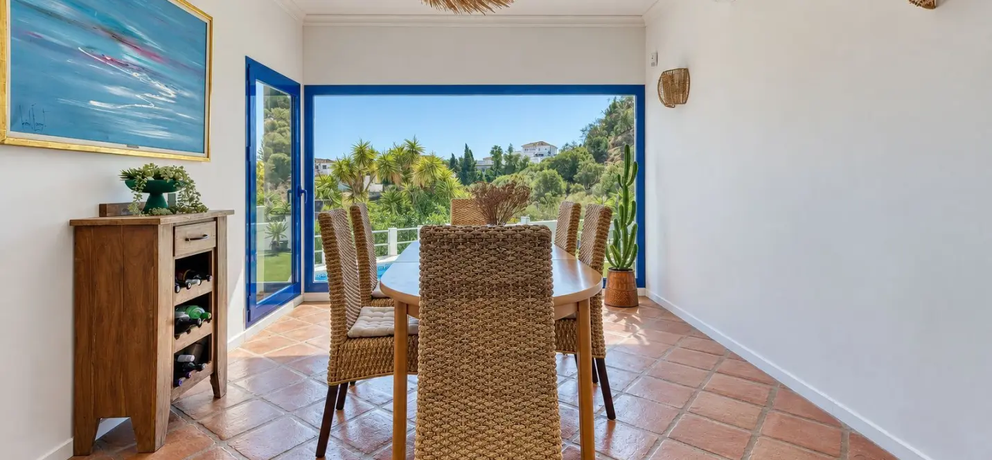 Sale of detached villa in Cerros del Aguila 4