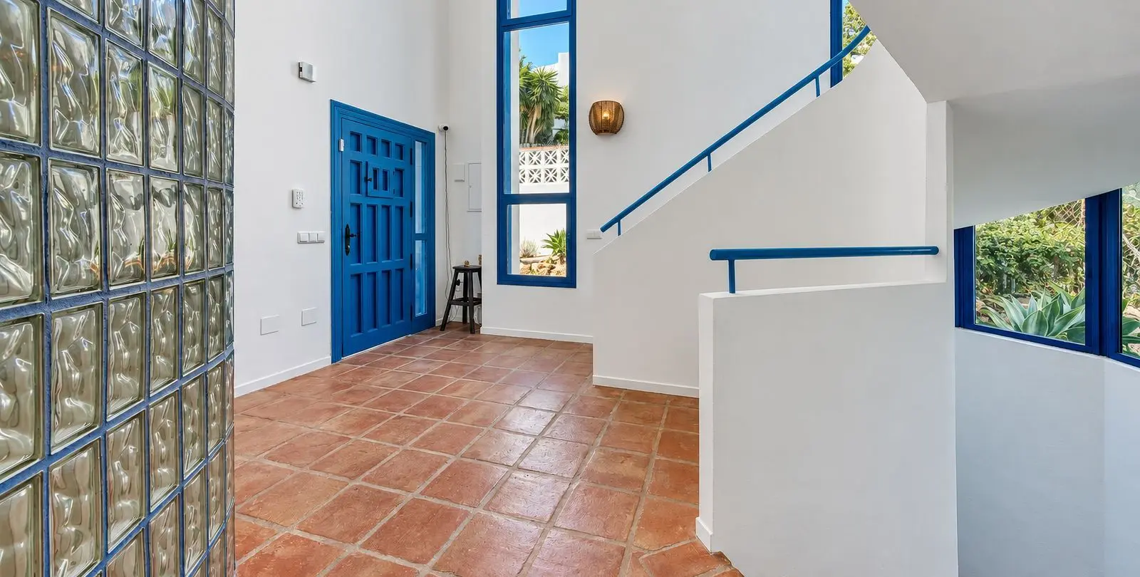 Sale of detached villa in Cerros del Aguila 6