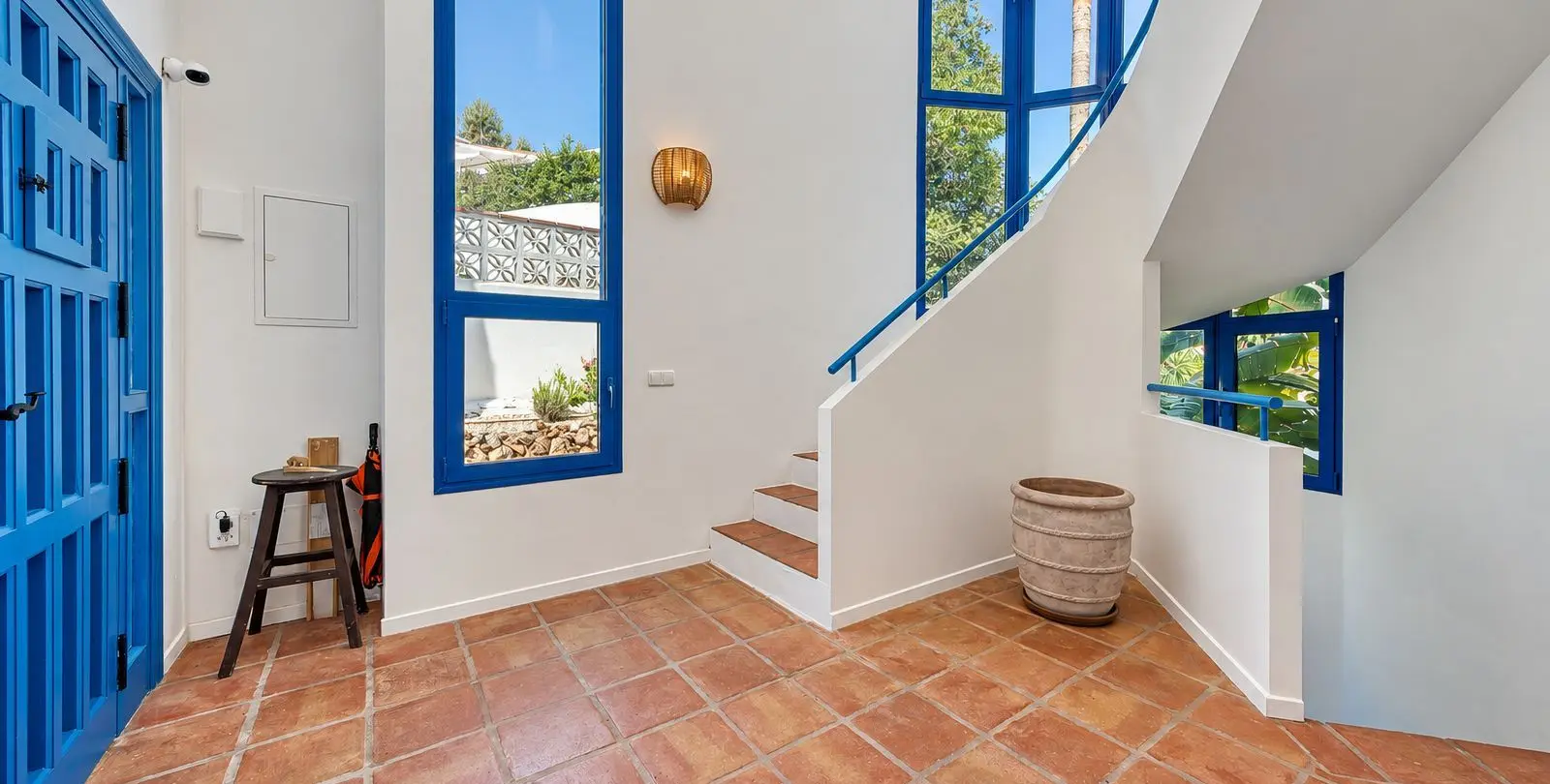 Sale of detached villa in Cerros del Aguila 8