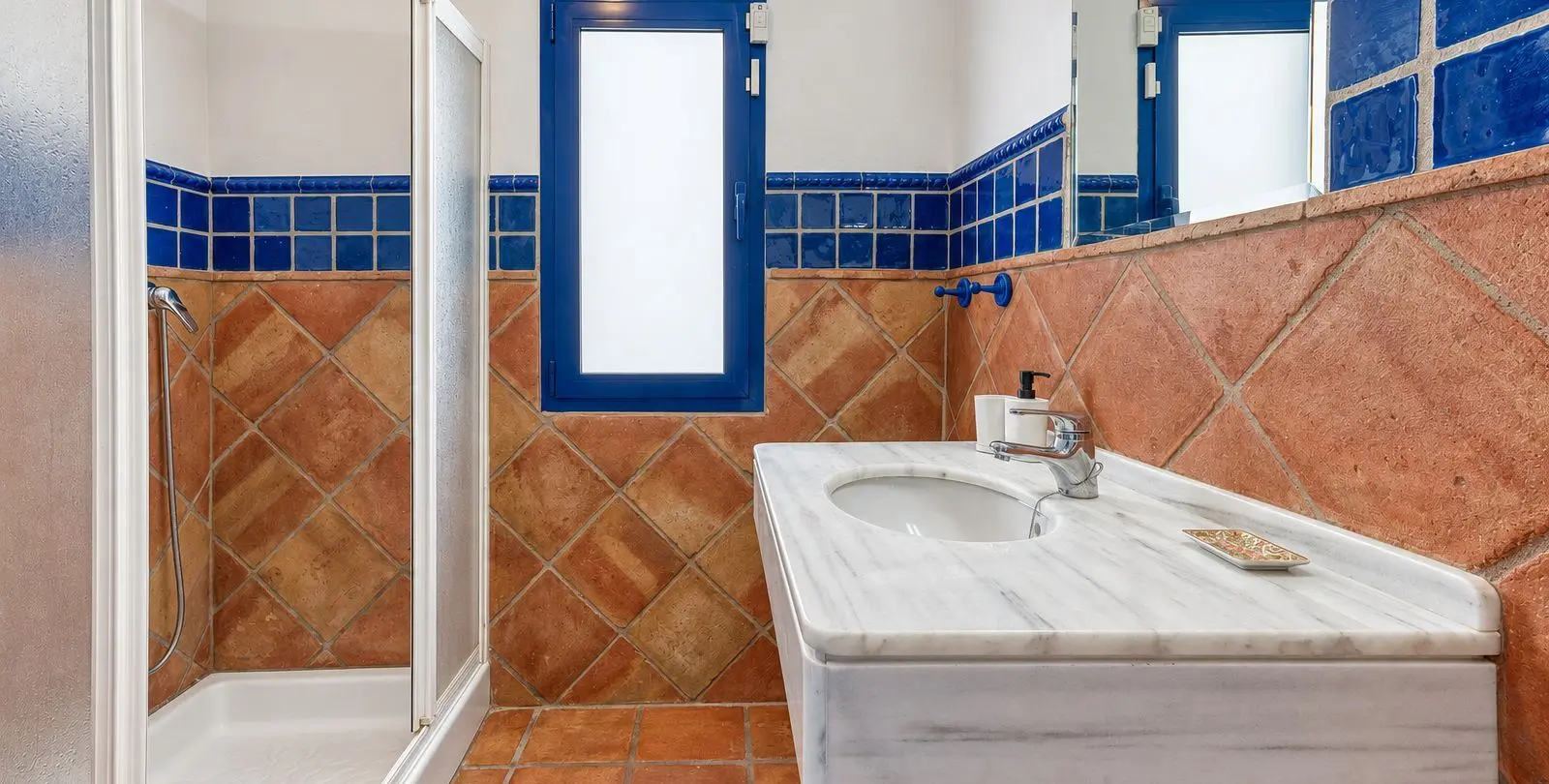 Sale of detached villa in Cerros del Aguila 12