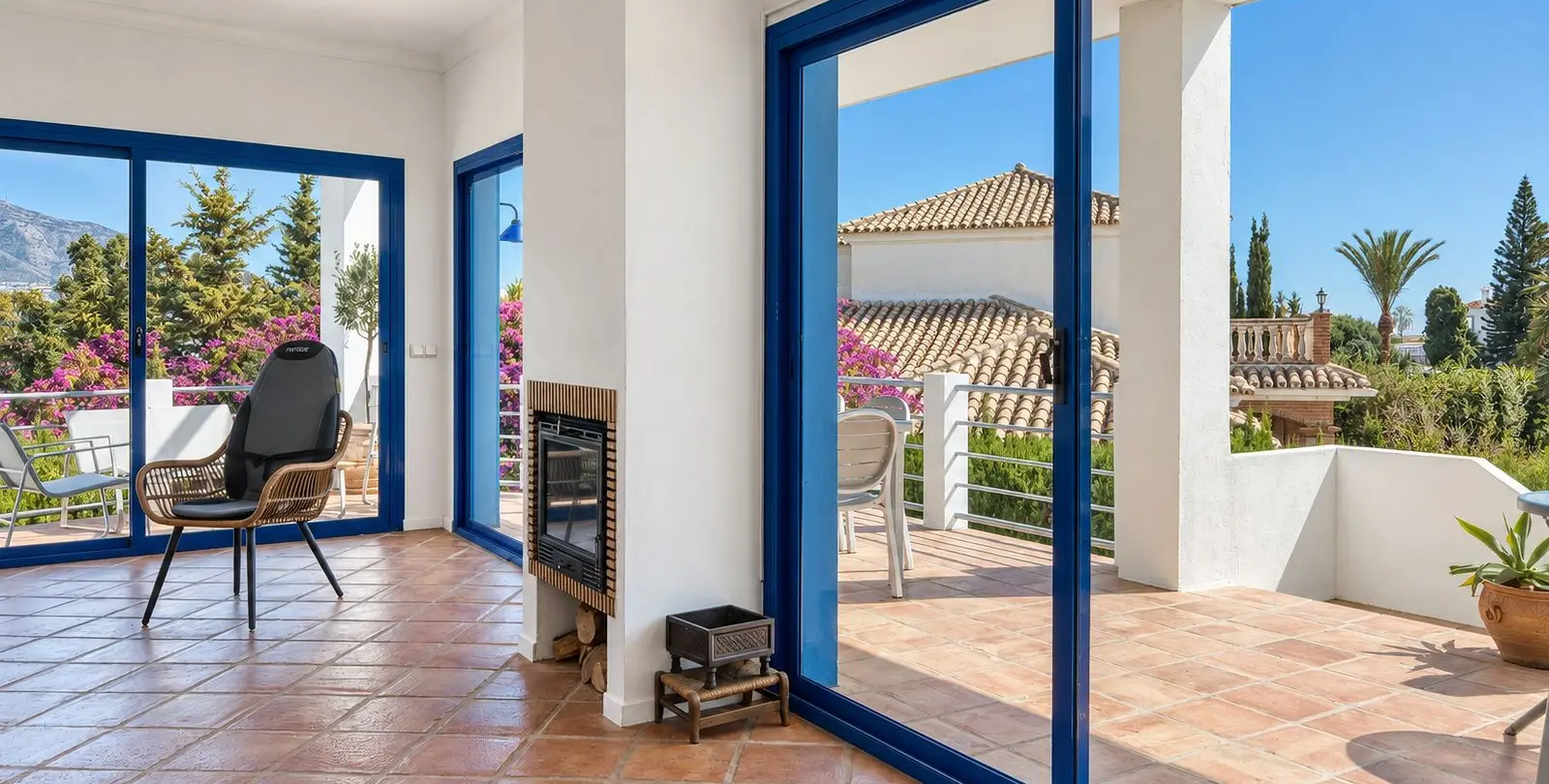 Sale of detached villa in Cerros del Aguila 23