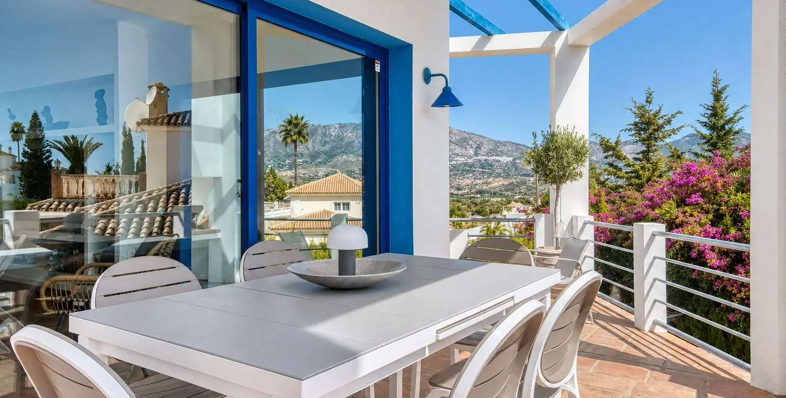Sale of detached villa in Cerros del Aguila 27