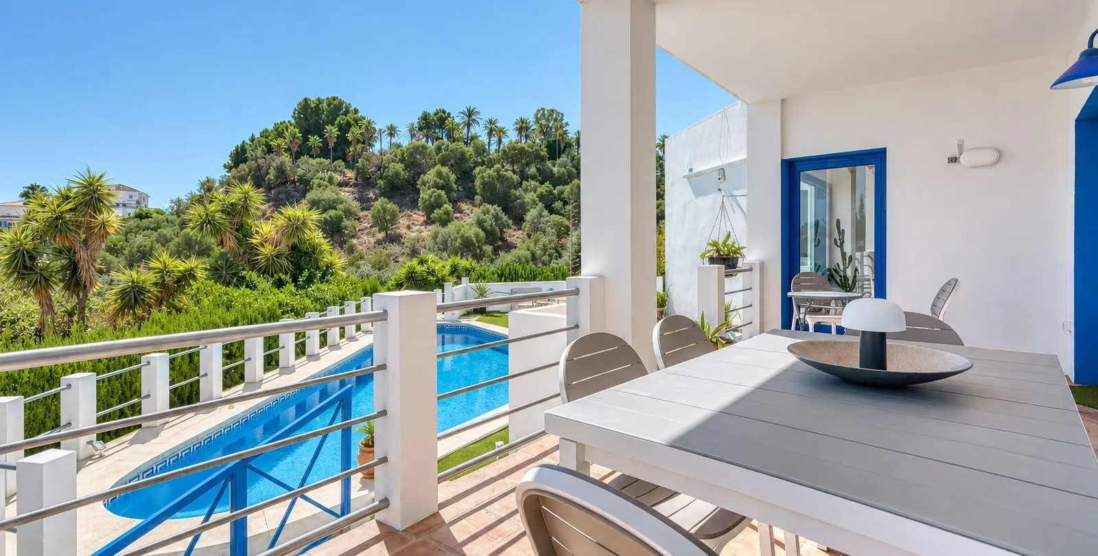 Sale of detached villa in Cerros del Aguila 29