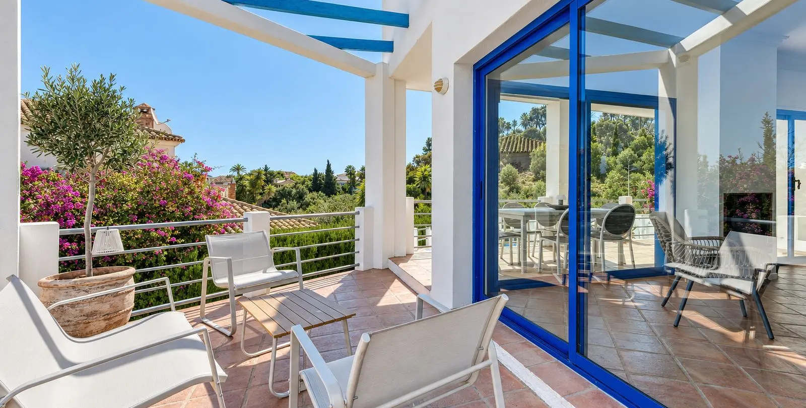 Sale of detached villa in Cerros del Aguila 33