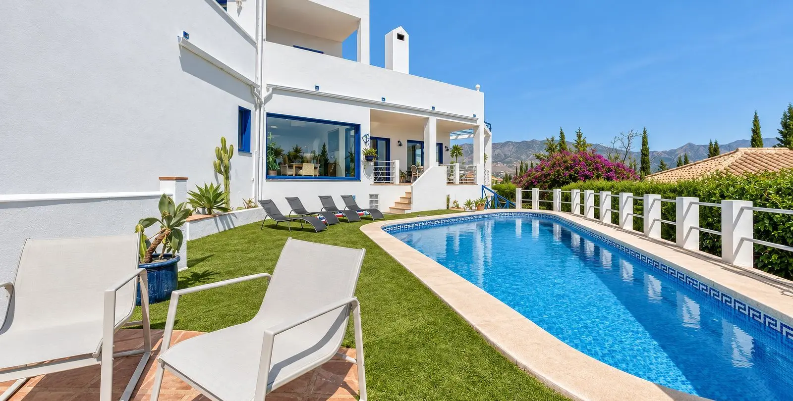 Sale of detached villa in Cerros del Aguila 34