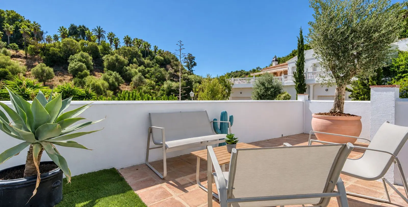 Sale of detached villa in Cerros del Aguila 37