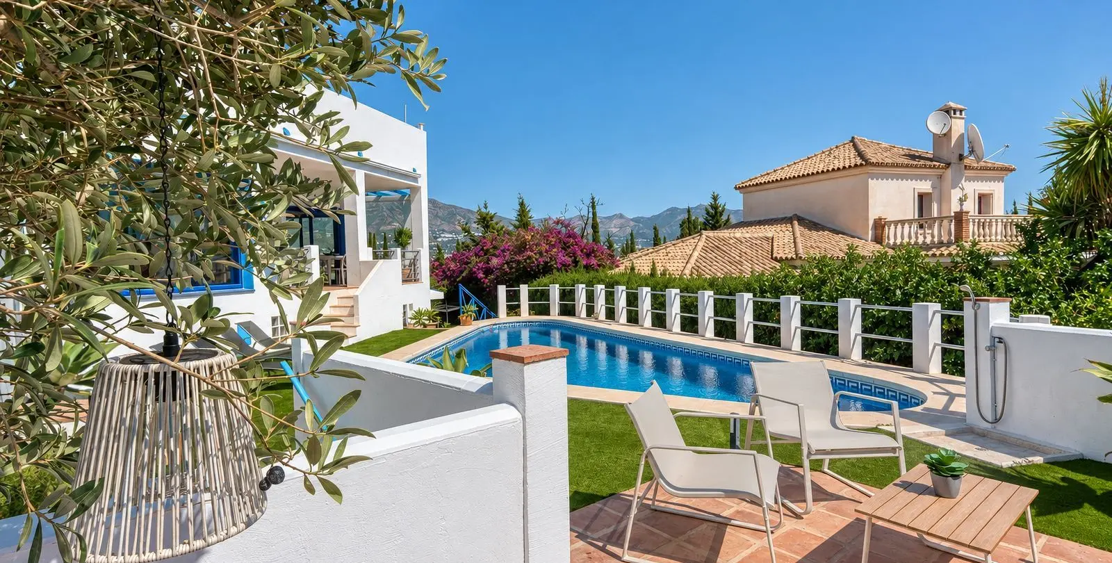Sale of detached villa in Cerros del Aguila 38