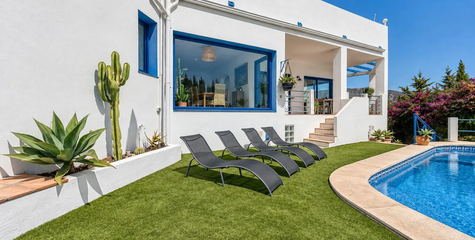 Sale of detached villa in Cerros del Aguila 40