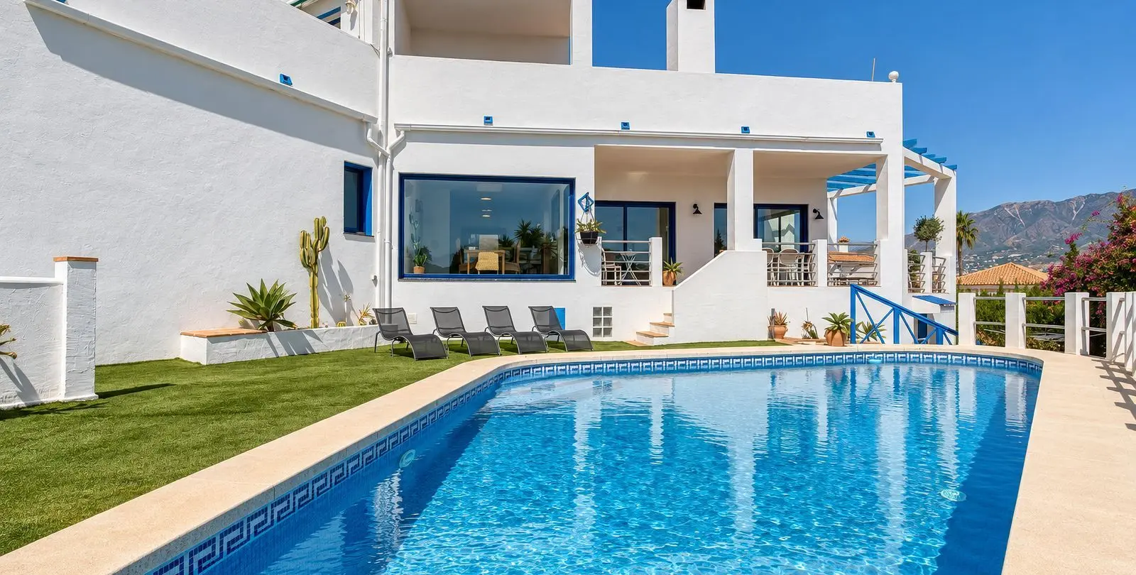 Sale of detached villa in Cerros del Aguila 42