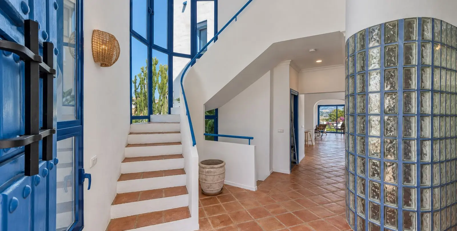 Sale of detached villa in Cerros del Aguila 49