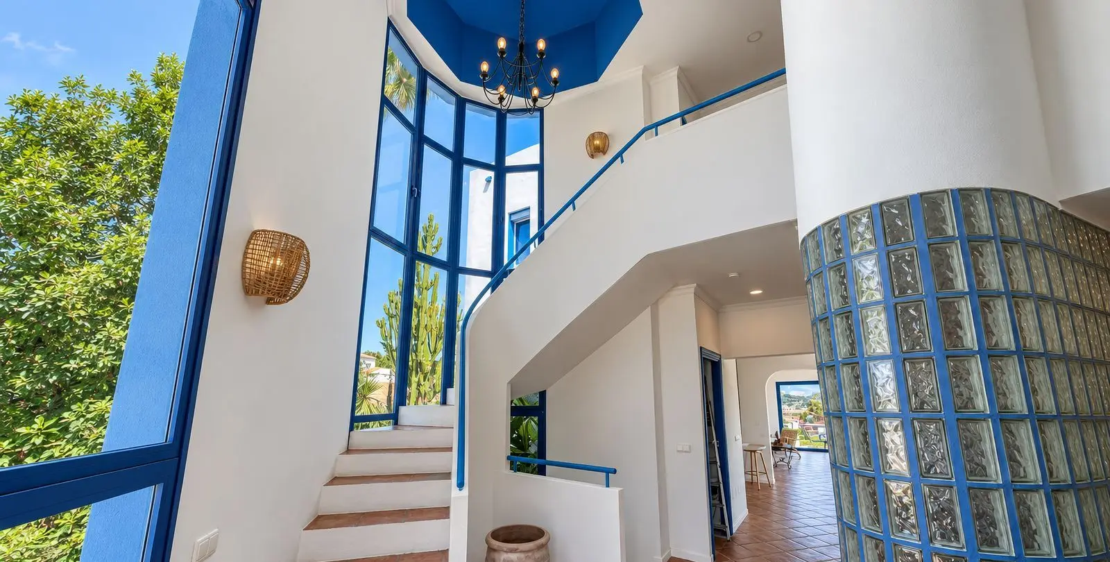 Sale of detached villa in Cerros del Aguila 50