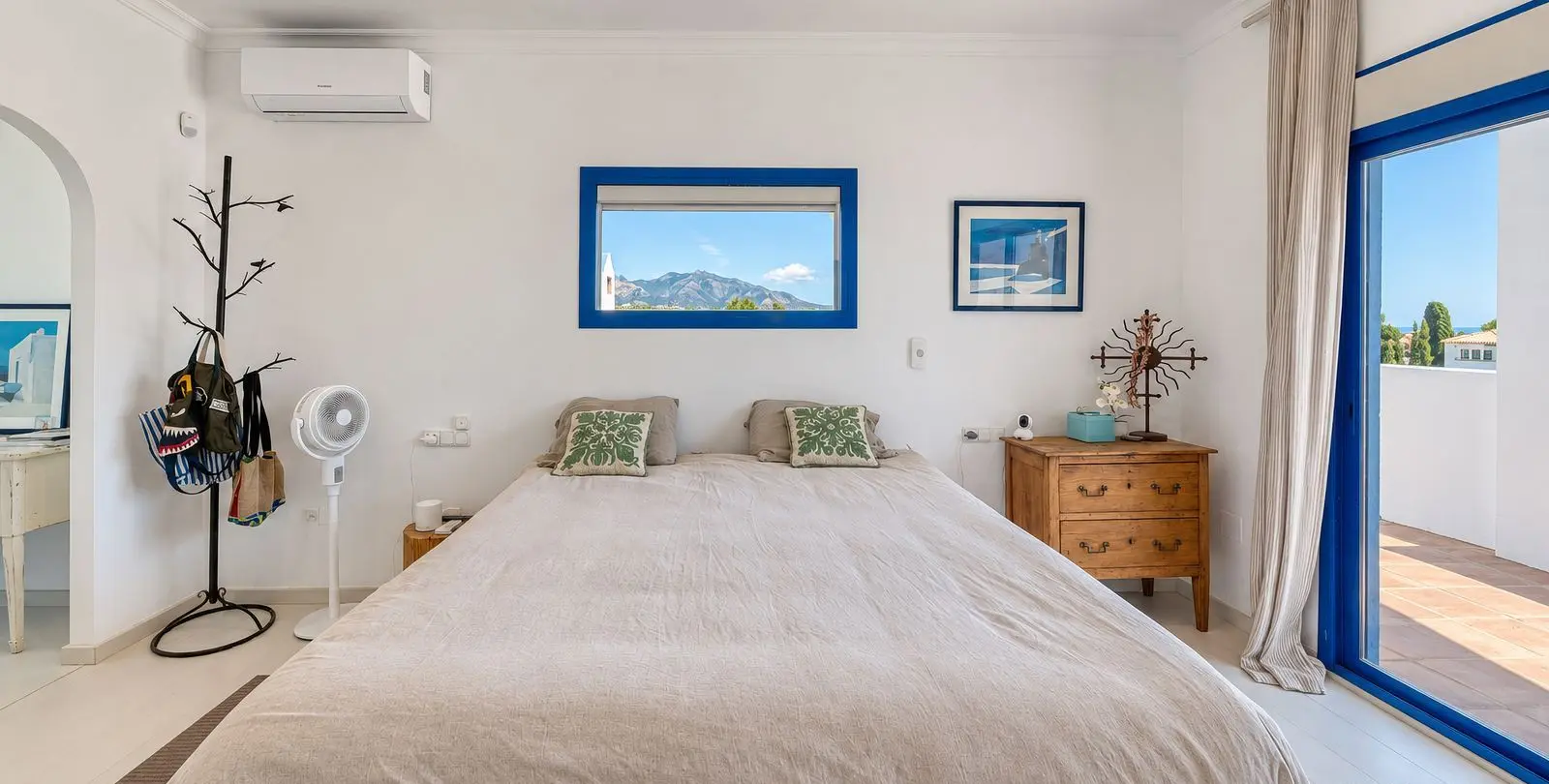 Sale of detached villa in Cerros del Aguila 54