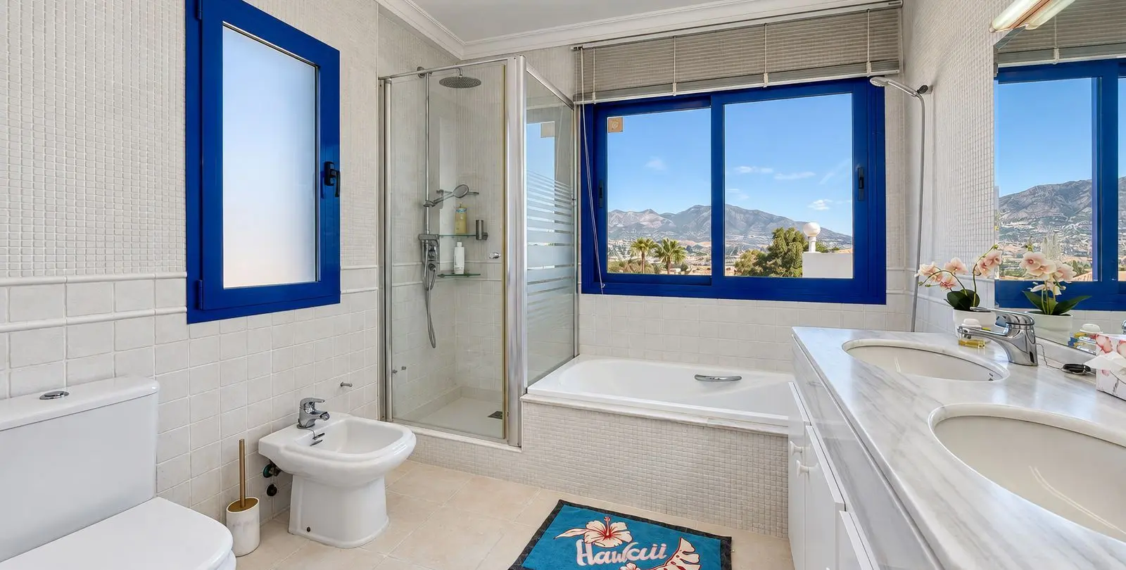 Sale of detached villa in Cerros del Aguila 56
