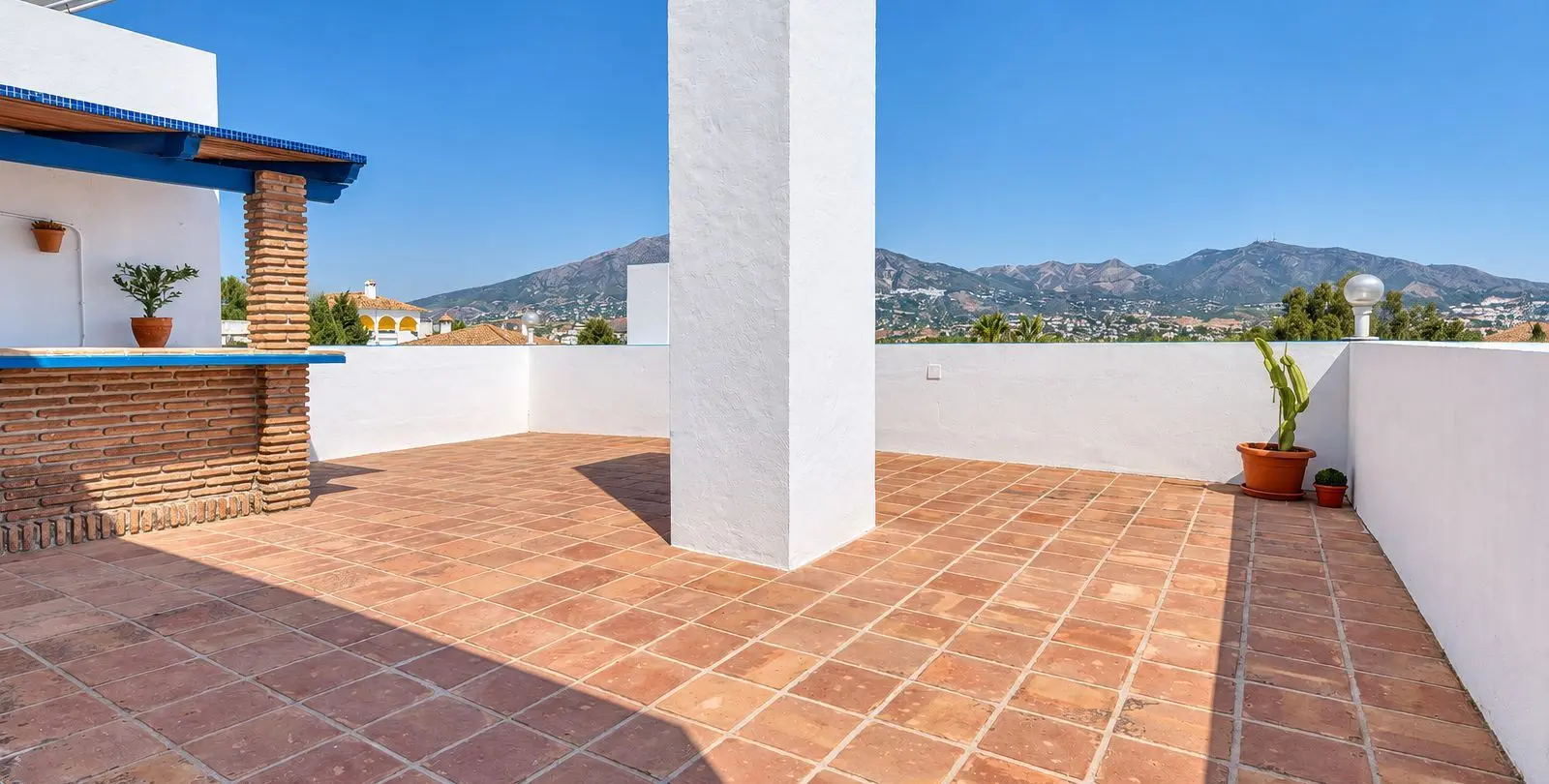 Sale of detached villa in Cerros del Aguila 58