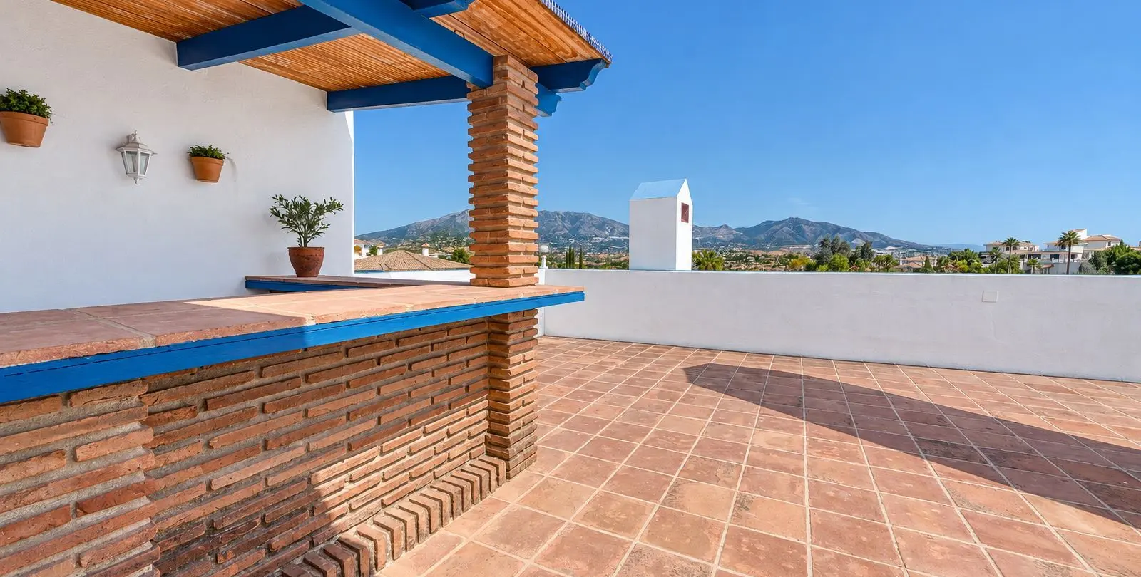 Sale of detached villa in Cerros del Aguila 59