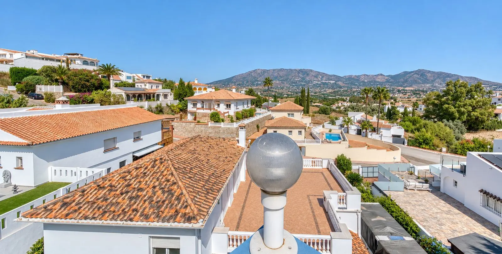 Sale of detached villa in Cerros del Aguila 62