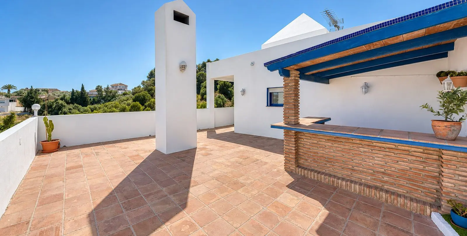 Sale of detached villa in Cerros del Aguila 63