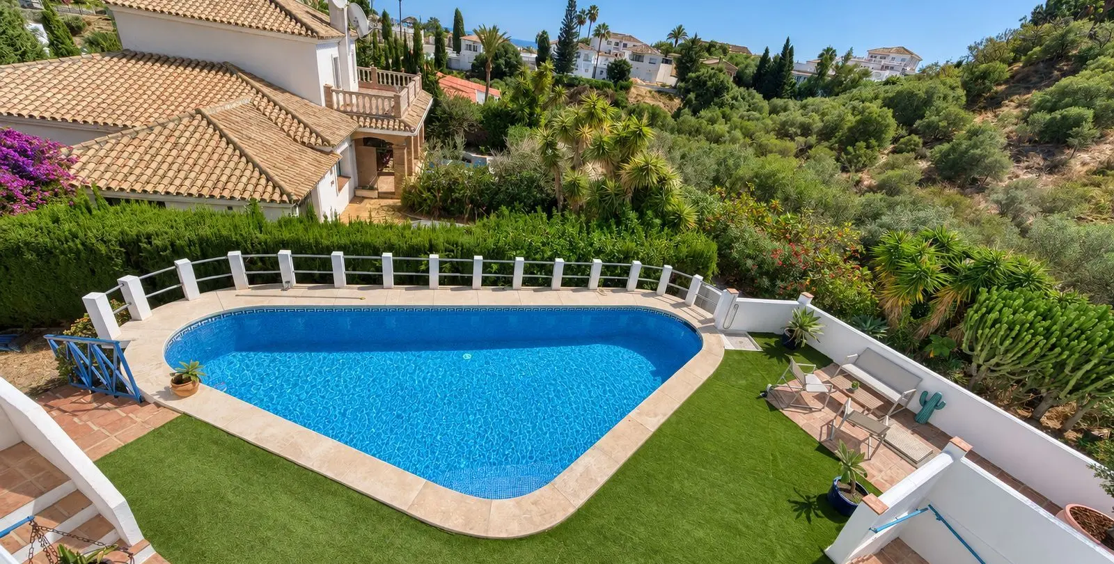 Sale of detached villa in Cerros del Aguila 65