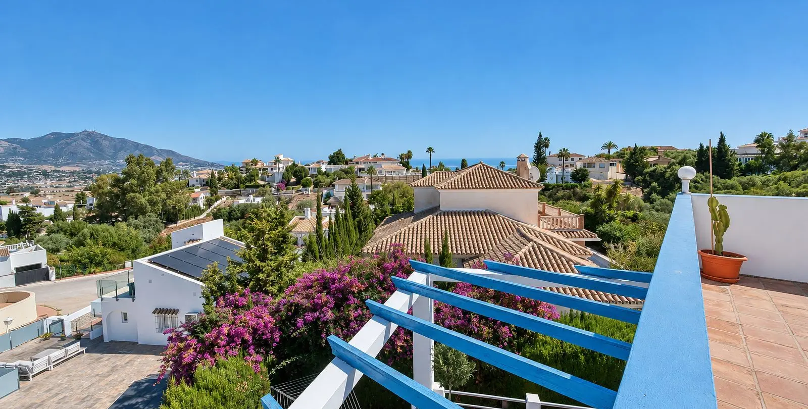 Sale of detached villa in Cerros del Aguila 66