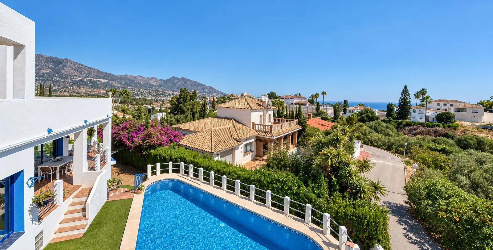 Sale of detached villa in Cerros del Aguila 71