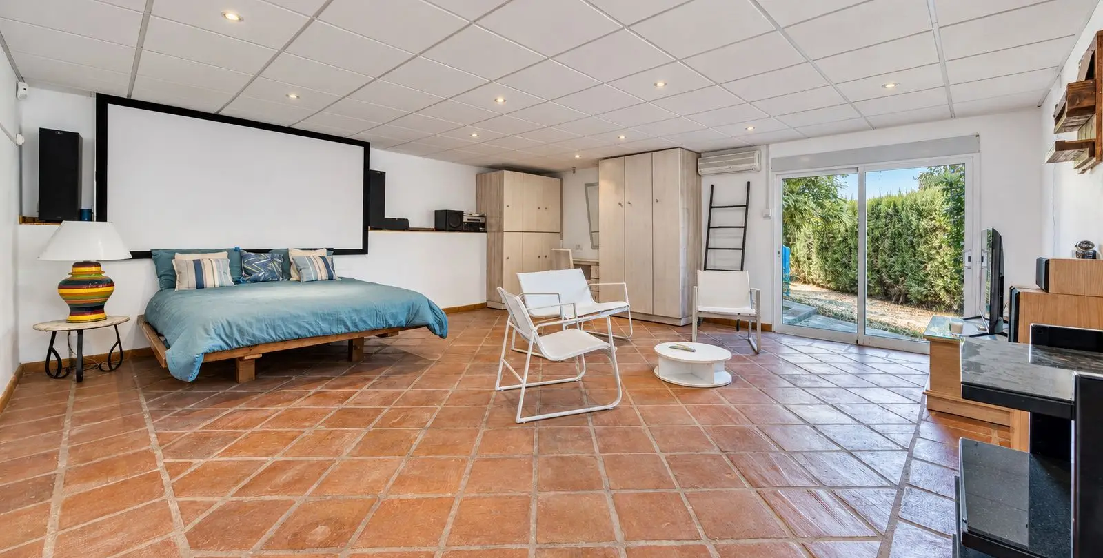 Sale of detached villa in Cerros del Aguila 74