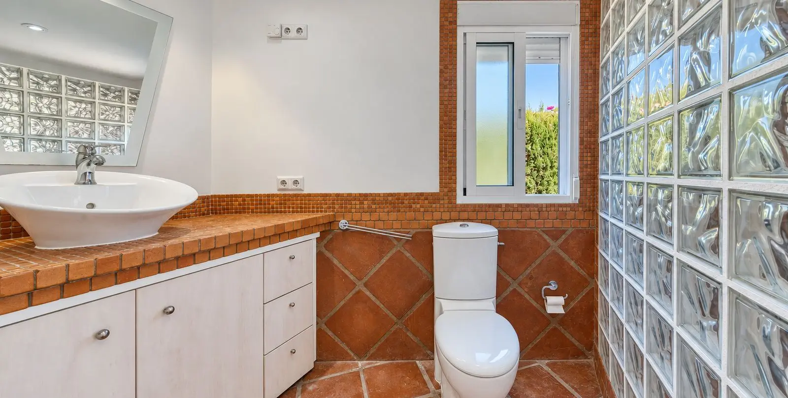 Sale of detached villa in Cerros del Aguila 77