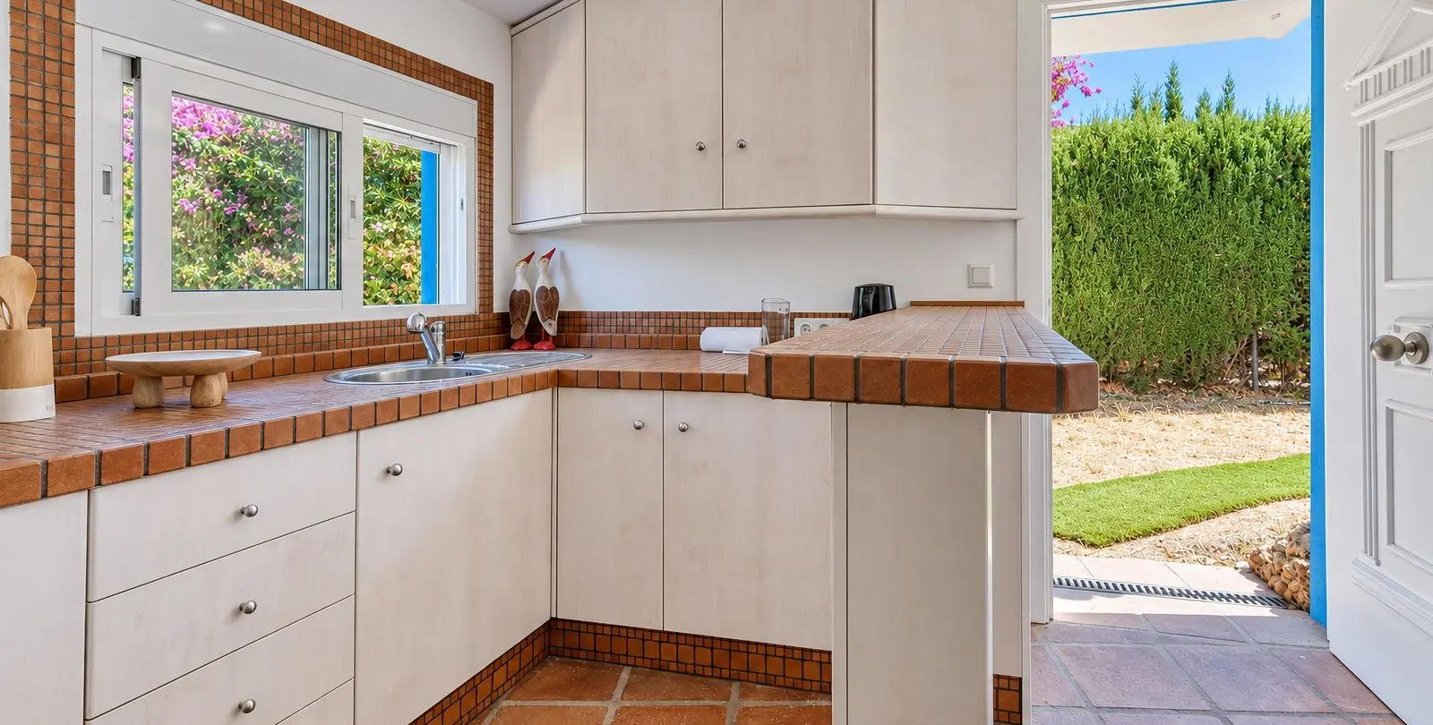 Sale of detached villa in Cerros del Aguila 79