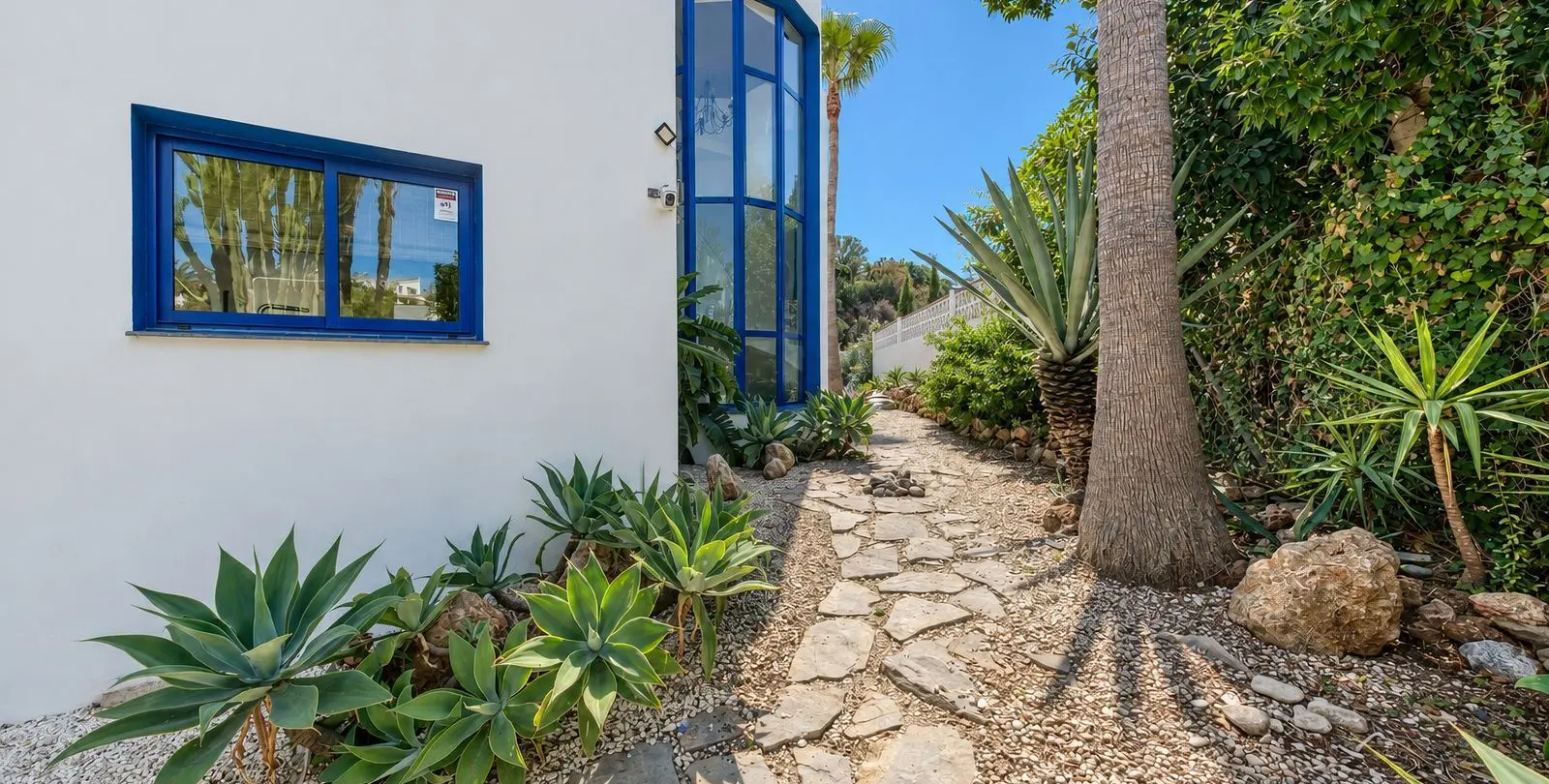 Sale of detached villa in Cerros del Aguila 80
