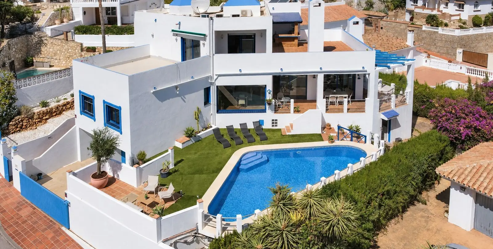 Sale of detached villa in Cerros del Aguila 84
