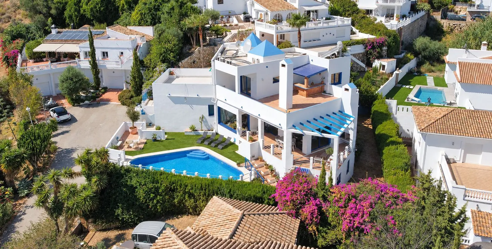 Sale of detached villa in Cerros del Aguila 86