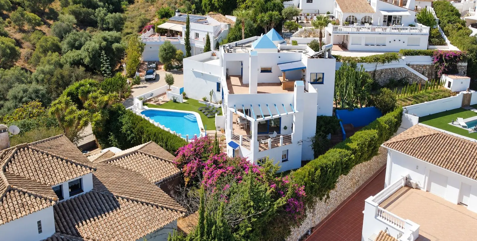 Sale of detached villa in Cerros del Aguila 87